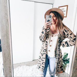 NWT Vince camuto button top